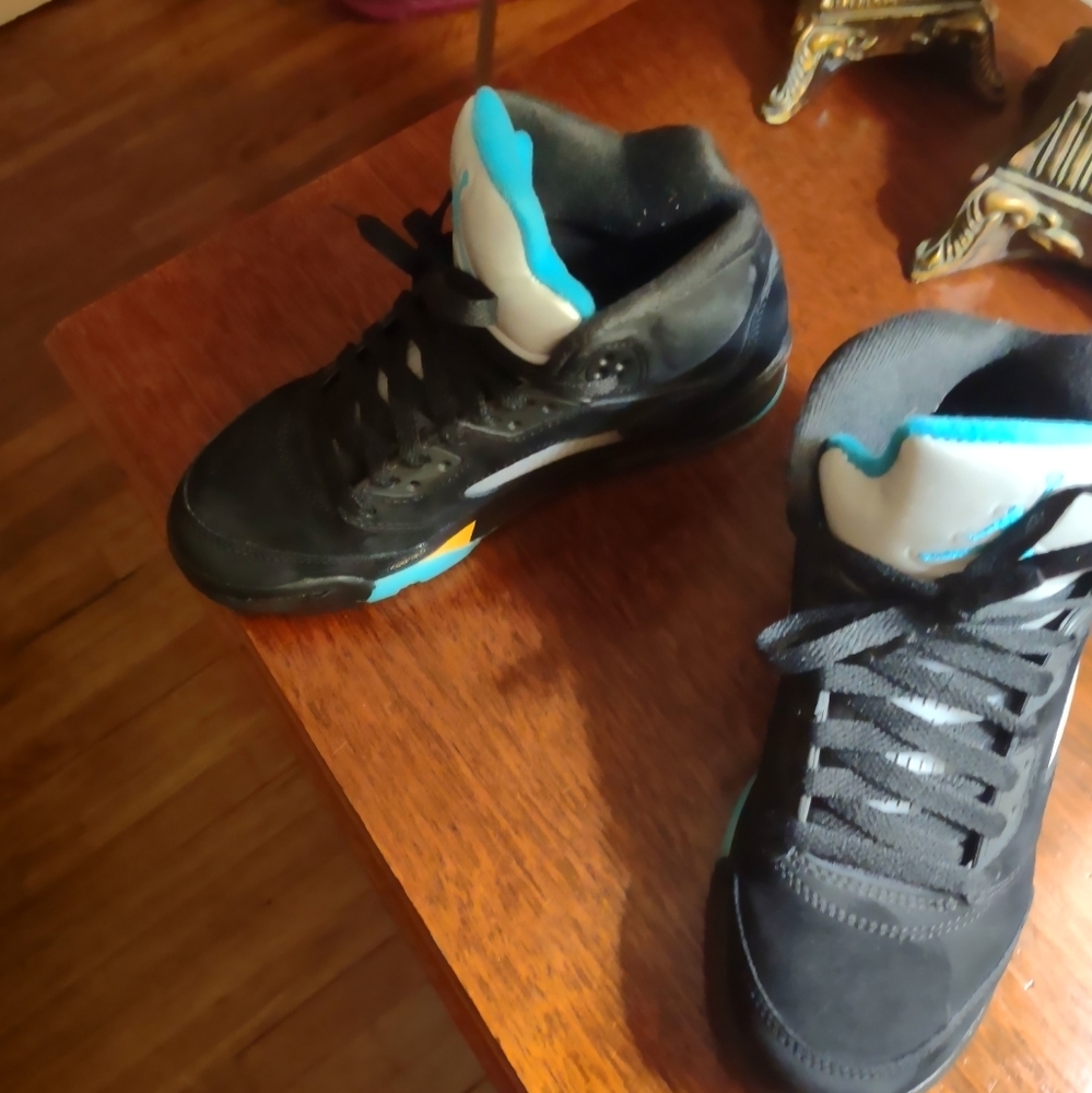Jordan 5 - Picture 2 of 4